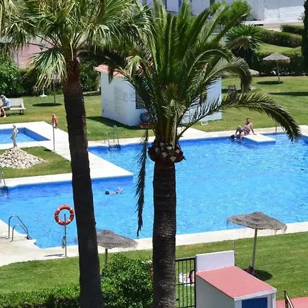 Apartment Spacious 1 Bedroom Apartment, Front, Costa *