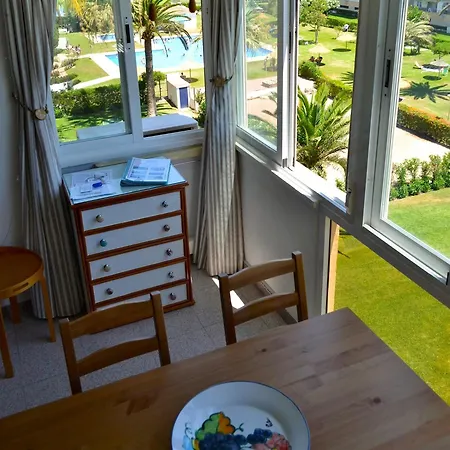 Apartment Spacious 1 Bedroom Apartment, Front, Costa *